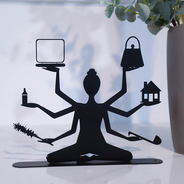 Multitasking women - Image 3
